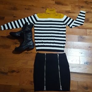 🐝Gold, B&W striped turtle neck🐝